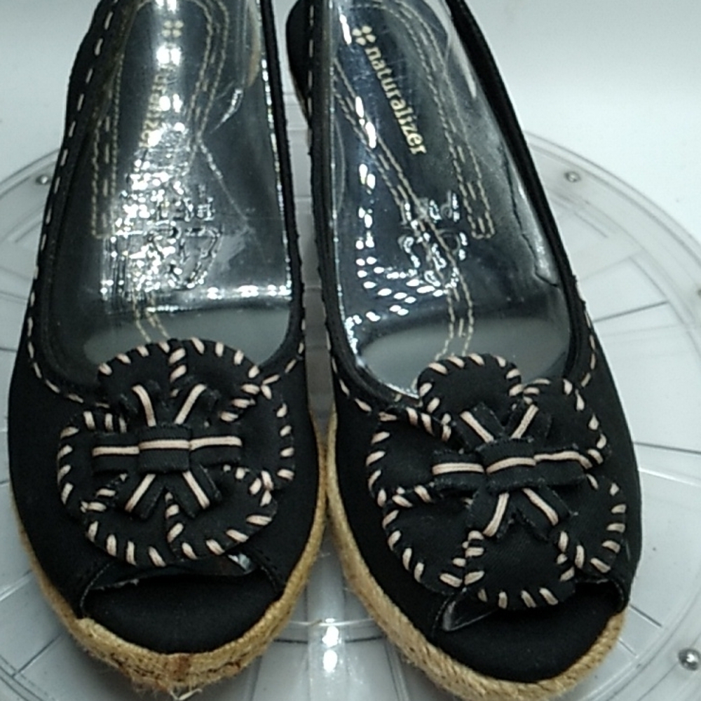 Naturalizer 8N Berlynn black wedge heels